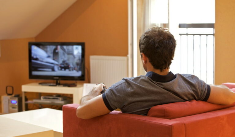 One Hour Of Watching TV Shorten Your Life By 22 mins